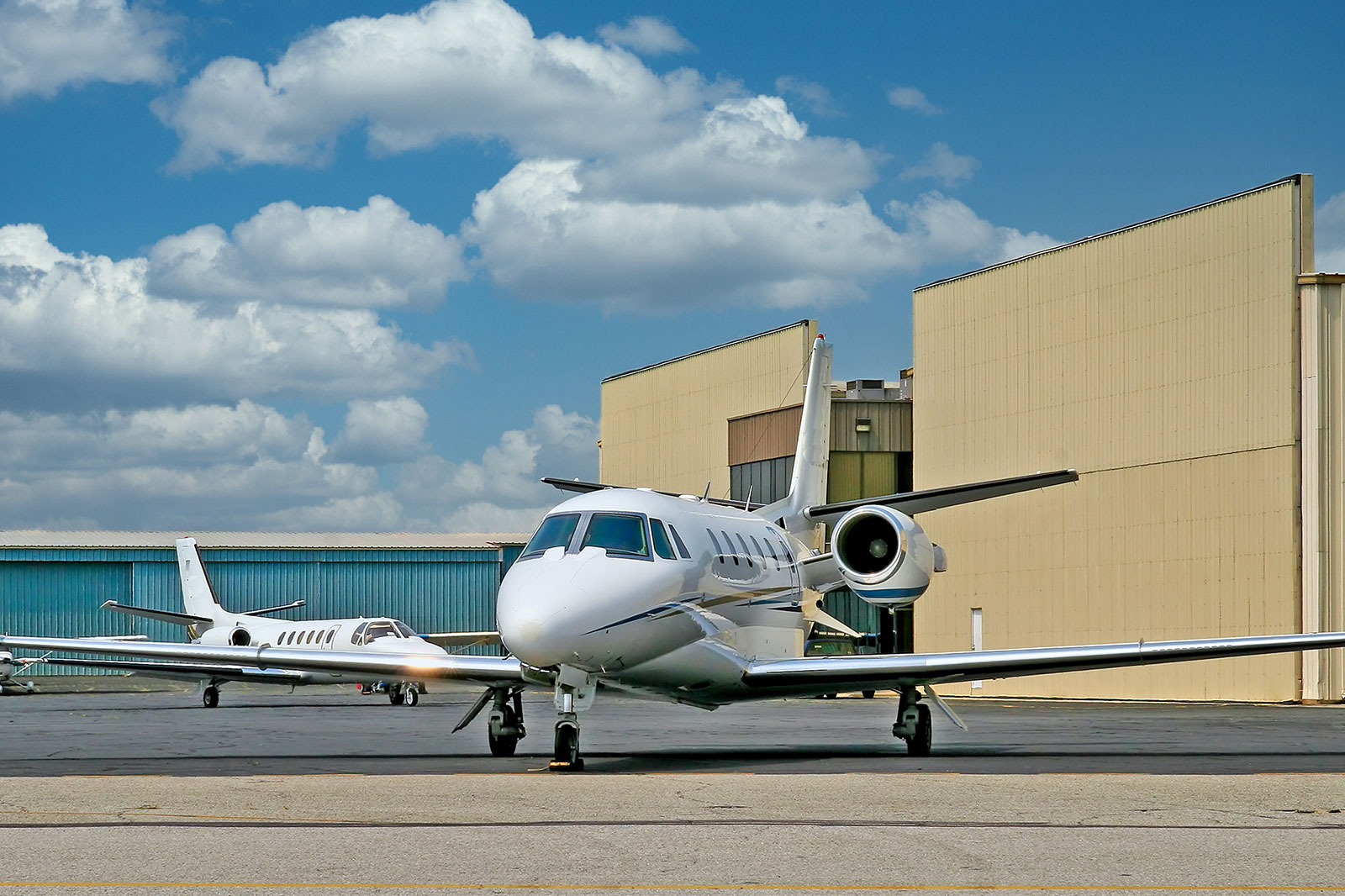 Which Florida airports are accessible by private jet?